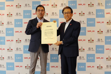 transcosmos donates to Sapporo City via corporate furusato nozei, receives the Medal of Dark Blue Ribbon and a certificate of appreciation