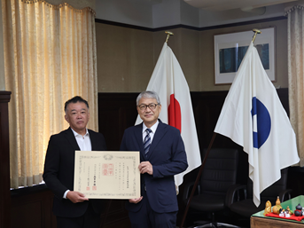 transcosmos donates to Wakayama Prefecture via the corporate furusato nozei, receives the Medal of Dark Blue Ribbon and a certificate of appreciation